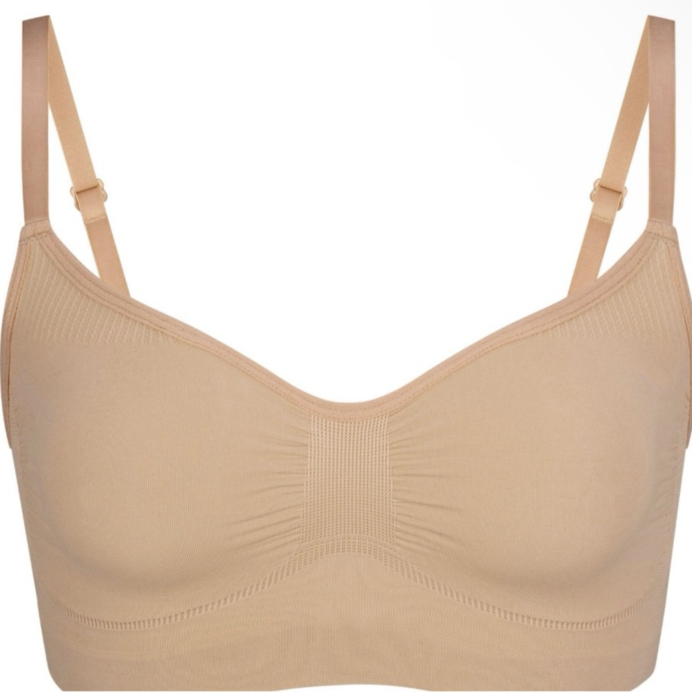 SKIMS seamless sculpt bra size small in clay